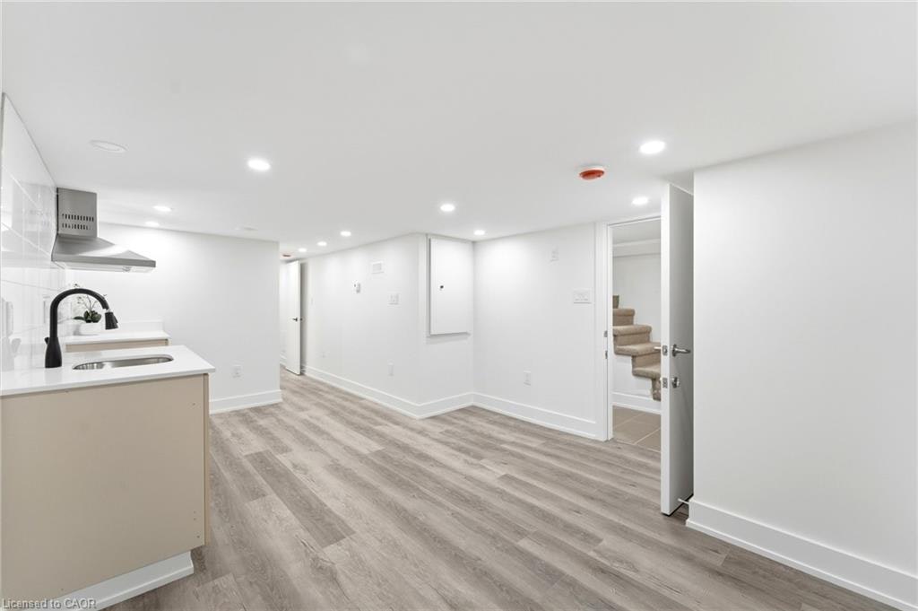 Lower-968 Main Street E, Hamilton, ON, L8M 1M8 - 3