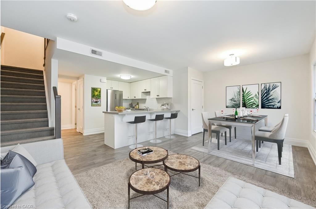 207-760 Lakeshore Road E, Mississauga, ON, L5E 1C7
