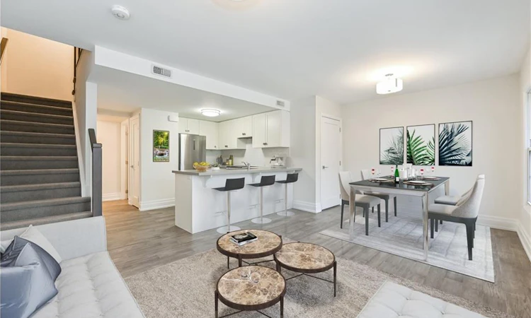 207-760 Lakeshore Road E