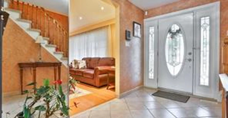 2100 Waycross Crescent, Mississauga, ON, L5K 1H9 - 4