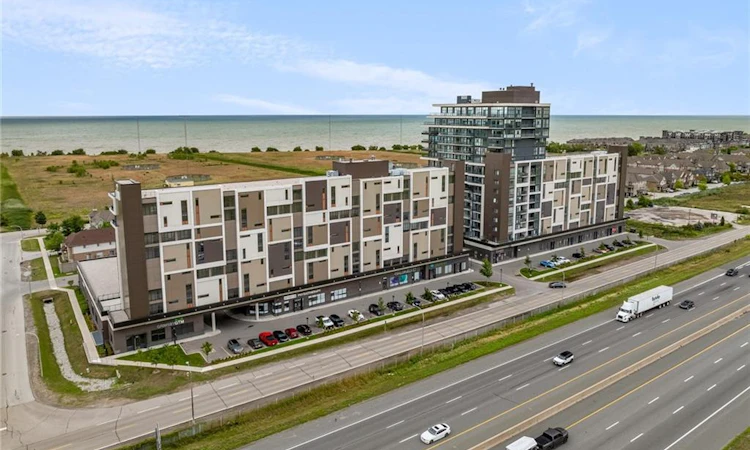 612-550 North Service Road