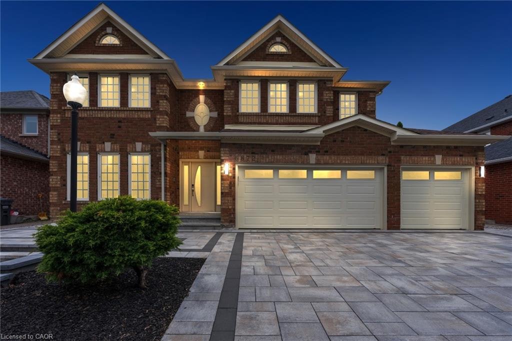 6872 Round Leaf Court, Mississauga, ON, L5N 6X6