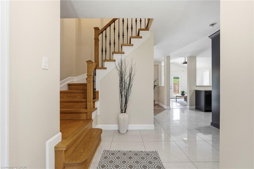 18 Sable Drive, Hamilton, ON, L9K 1K9 - 6