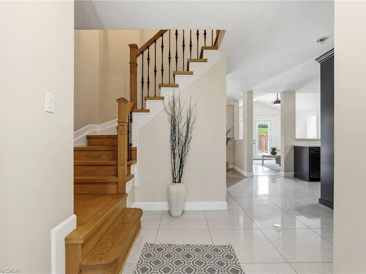 18 Sable Drive, Hamilton, ON, L9K 1K9 - 6