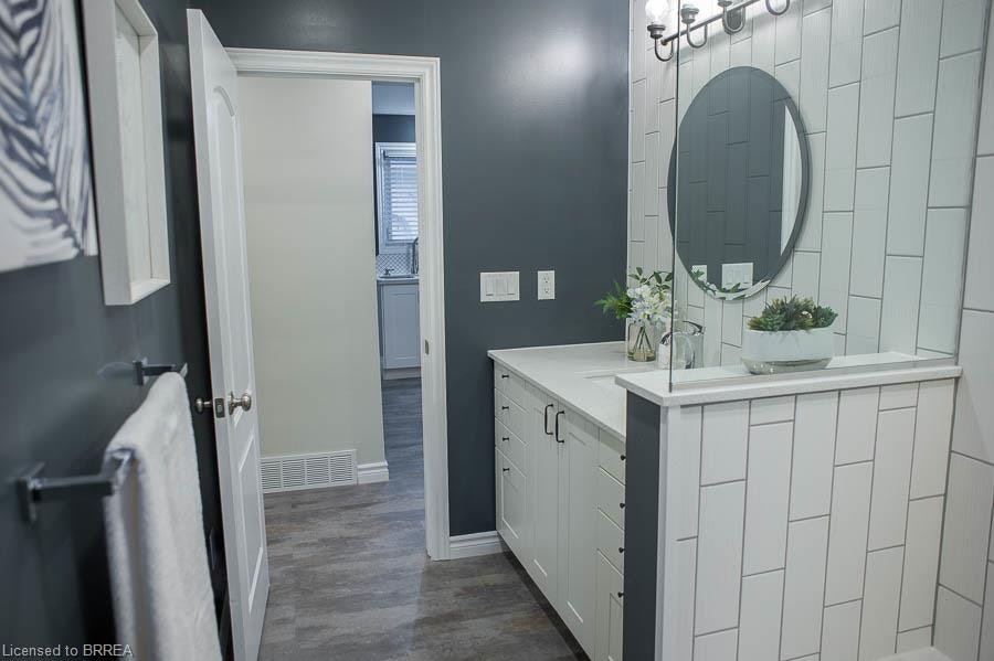 MAIN-225 Chatham Street, Brantford, ON, N3S 4H2 - 9