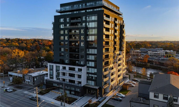 601-71 Wyndham Street S