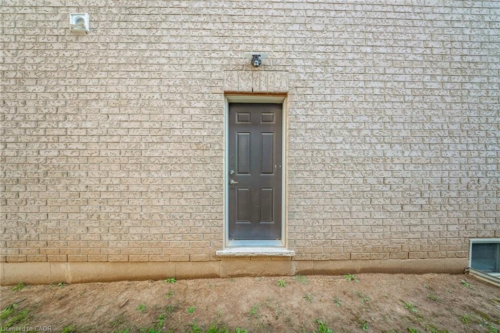 Lower-7 Riesling Court, Hamilton, ON, L8G 0B4 - 2