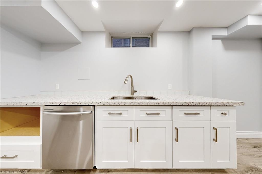 Lower-7 Riesling Court, Hamilton, ON, L8G 0B4 - 8