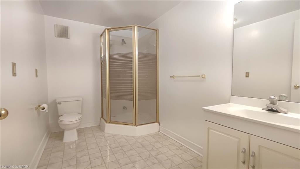 BSMT-144 Huntingwood Avenue, Hamilton, ON, L9H 6X7 - 10