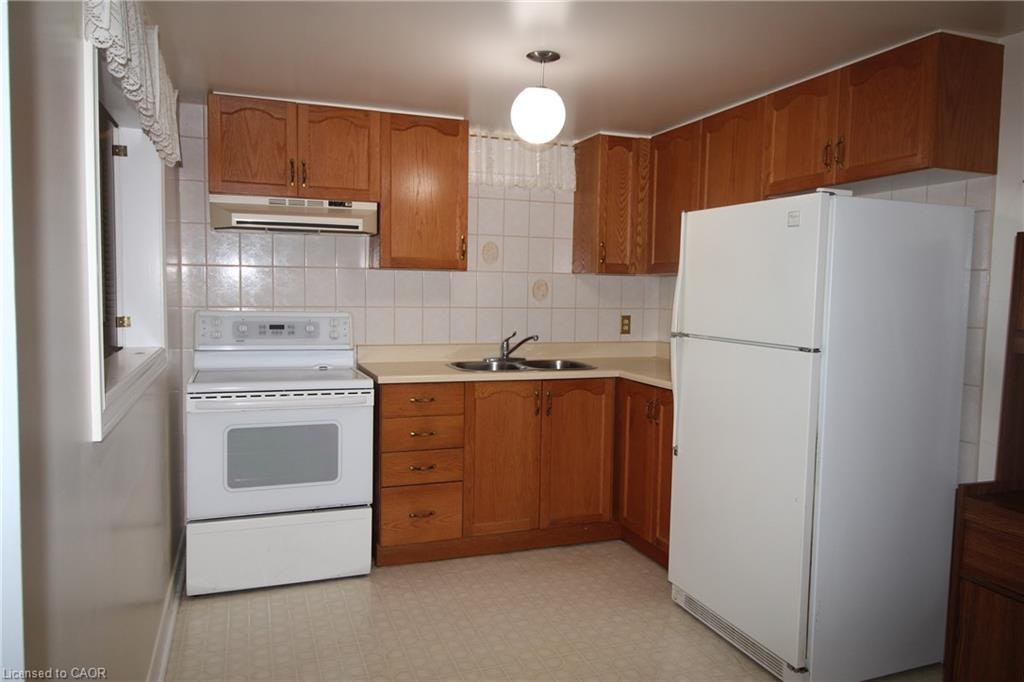 BSMT-144 Huntingwood Avenue, Hamilton, ON, L9H 6X7 - 4