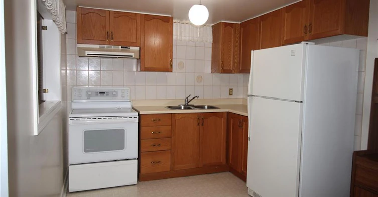 BSMT-144 Huntingwood Avenue, Hamilton, ON, L9H 6X7 - 4