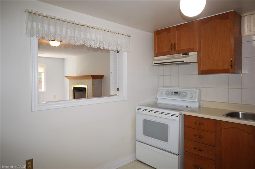 BSMT-144 Huntingwood Avenue, Hamilton, ON, L9H 6X7 - 9