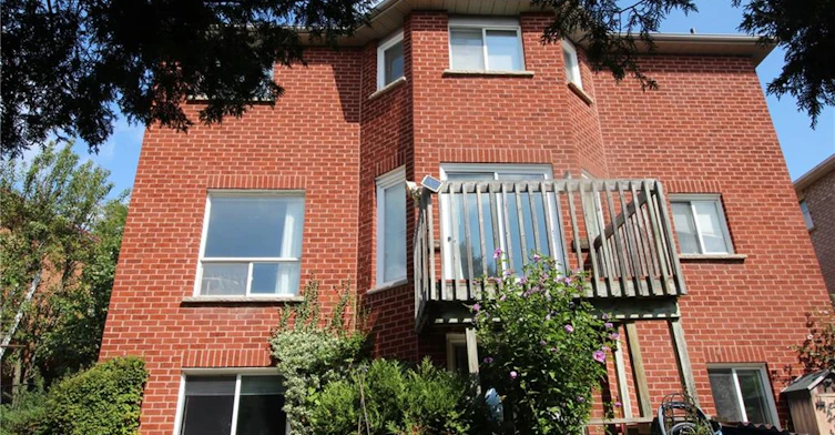 BSMT-144 Huntingwood Avenue, Hamilton, ON, L9H 6X7