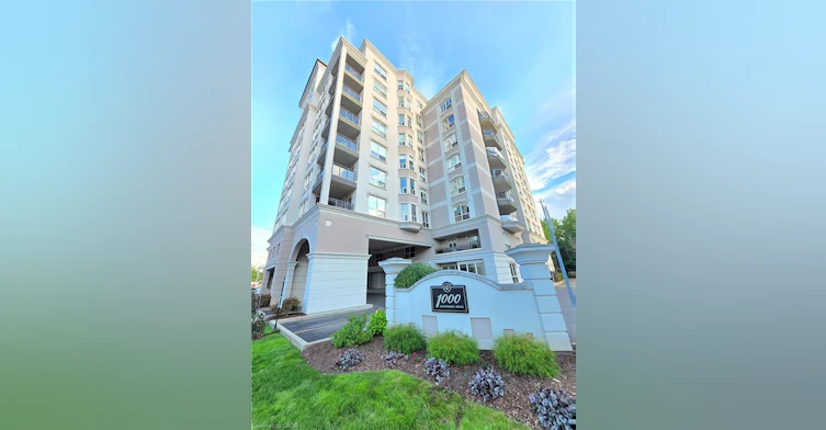 102-1000 Creekside Drive, Hamilton, ON, L9H 7S6