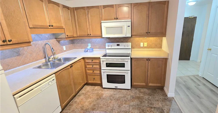 102-1000 Creekside Drive, Hamilton, ON, L9H 7S6 - 18