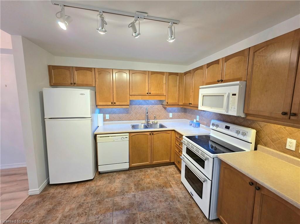 102-1000 Creekside Drive, Hamilton, ON, L9H 7S6 - 17