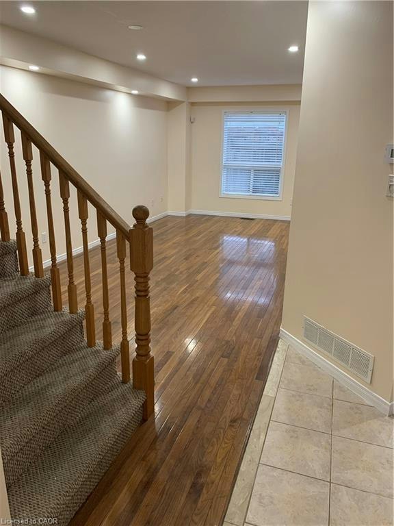 30 Meadow Wood Crescent, Hamilton, ON, L8J 3Z8 - 6