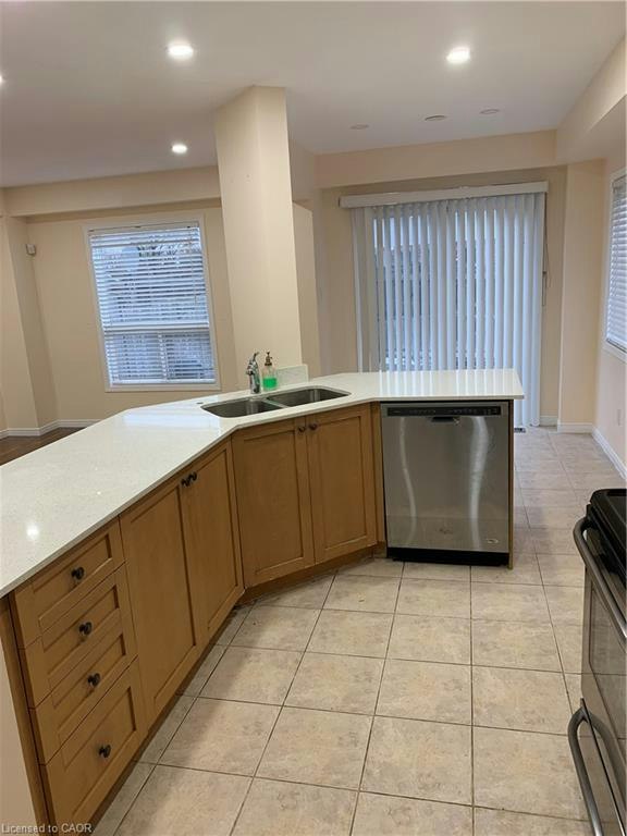 30 Meadow Wood Crescent, Hamilton, ON, L8J 3Z8 - 11