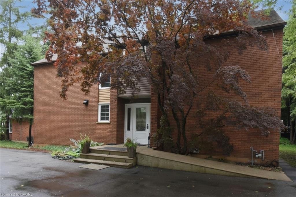 949 Upper Paradise Road, Hamilton, ON, L9B 2M9