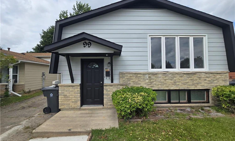 99 Cluthe Crescent