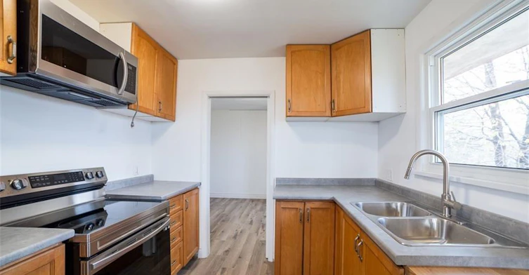22 Kelson Avenue S, Grimsby, ON, L3M 4C3 - 9