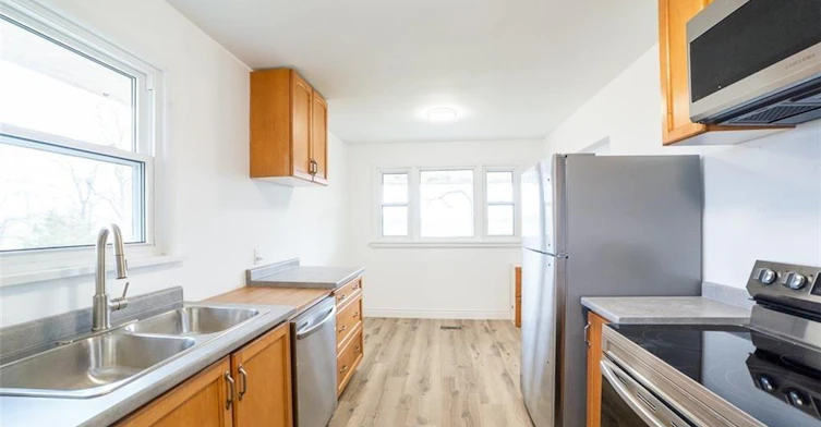 22 Kelson Avenue S, Grimsby, ON, L3M 4C3 - 8