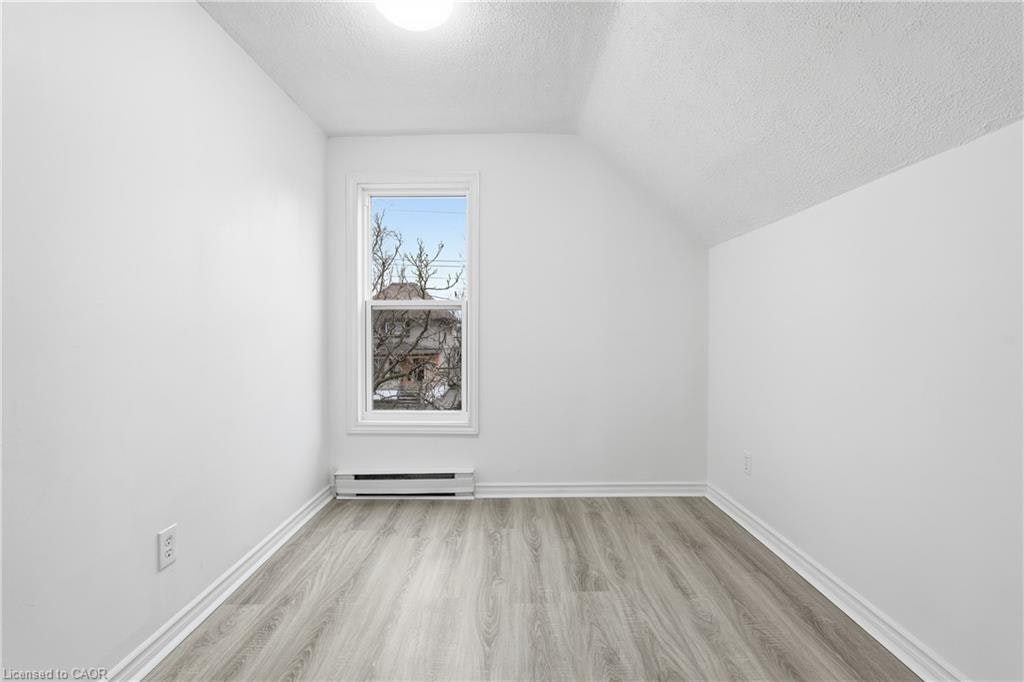 Upper-27 Albert Street, Welland, ON, L3B 4L1 - 6