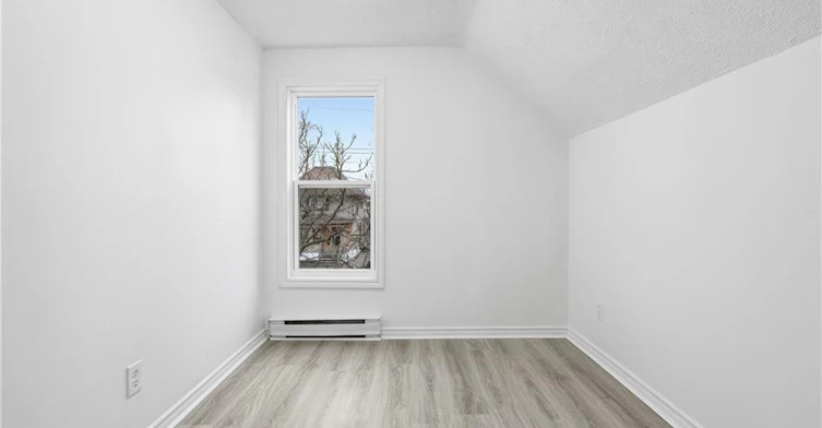 Upper-27 Albert Street, Welland, ON, L3B 4L1 - 6