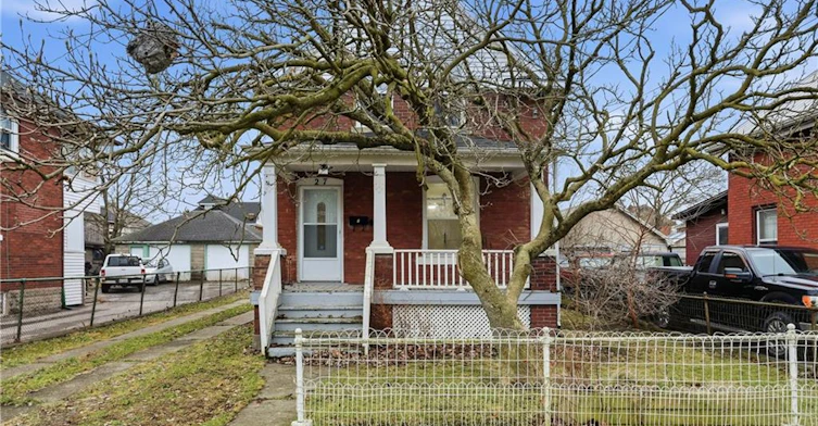 Upper-27 Albert Street, Welland, ON, L3B 4L1
