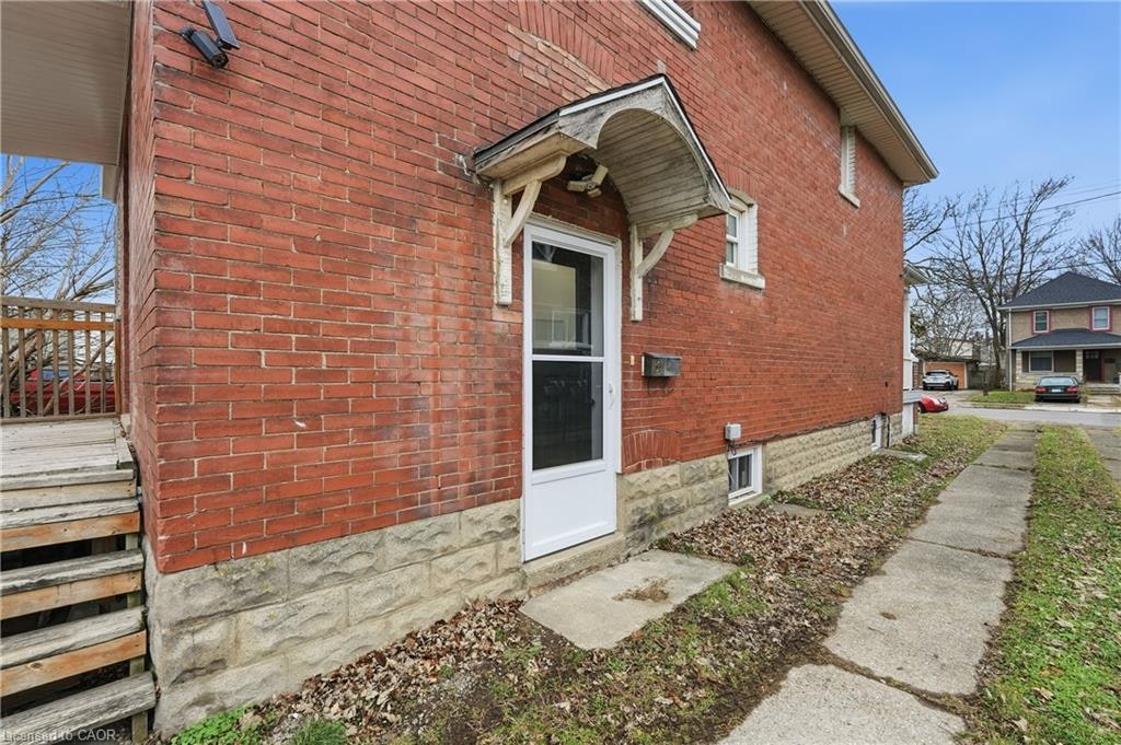 Upper-27 Albert Street, Welland, ON, L3B 4L1 - 2