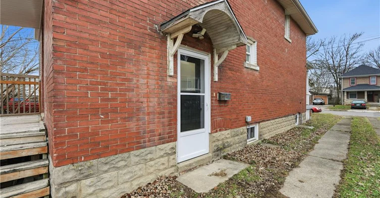 Upper-27 Albert Street, Welland, ON, L3B 4L1 - 2
