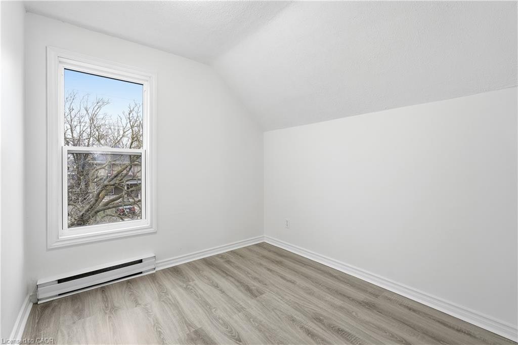 Upper-27 Albert Street, Welland, ON, L3B 4L1 - 4