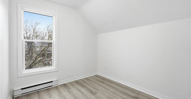 Upper-27 Albert Street, Welland, ON, L3B 4L1 - 4