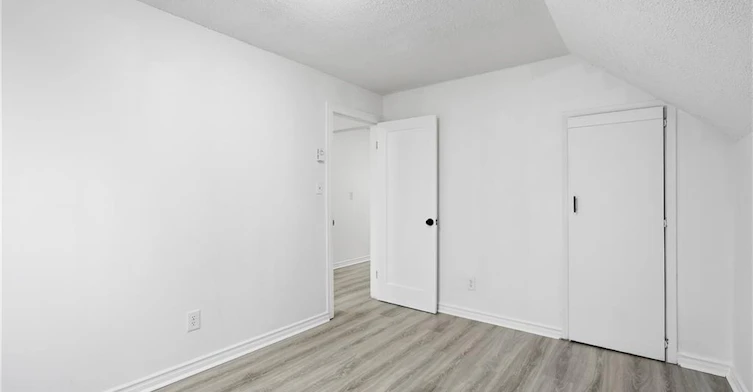 Upper-27 Albert Street, Welland, ON, L3B 4L1 - 12