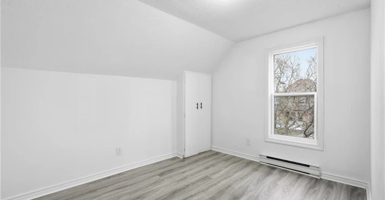 Upper-27 Albert Street, Welland, ON, L3B 4L1 - 11