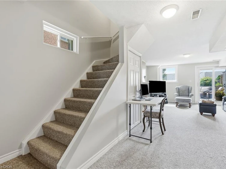 8 Slater Court, Hamilton, ON, L8B 0K8 - 30