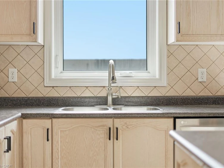 8 Slater Court, Hamilton, ON, L8B 0K8 - 7