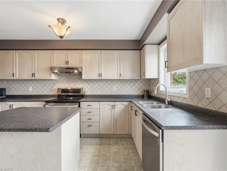 8 Slater Court, Hamilton, ON, L8B 0K8 - 9
