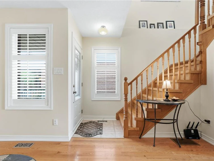 8 Slater Court, Hamilton, ON, L8B 0K8 - 2