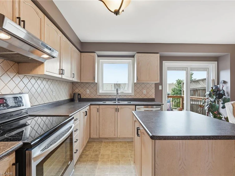 8 Slater Court, Hamilton, ON, L8B 0K8 - 8