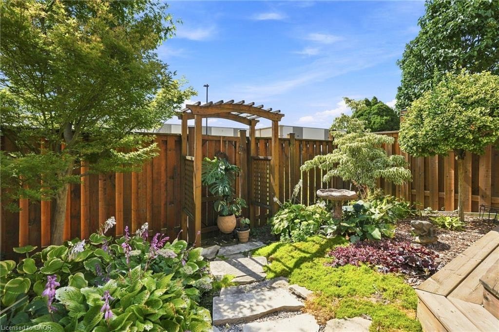 8 Slater Court, Hamilton, ON, L8B 0K8 - 43