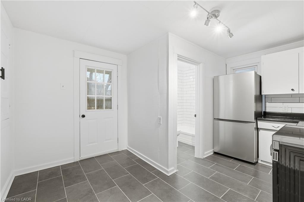 Main-27 Albert Street, Welland, ON, L3B 4L1 - 2