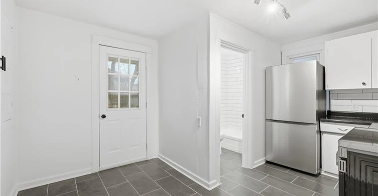 Main-27 Albert Street, Welland, ON, L3B 4L1 - 2