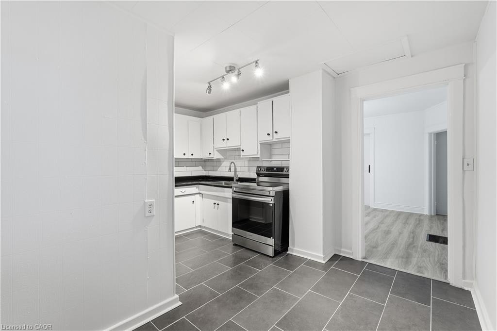 Main-27 Albert Street, Welland, ON, L3B 4L1 - 4