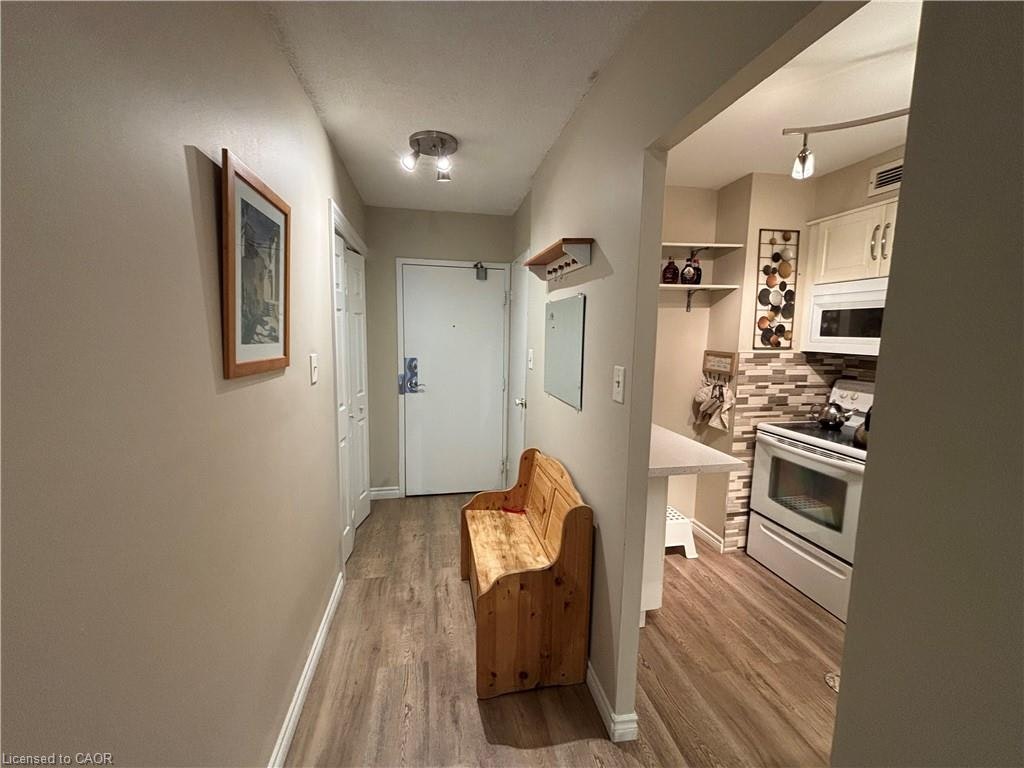 205-975 Warwick Court, Burlington, ON, L7T 3Z7 - 3