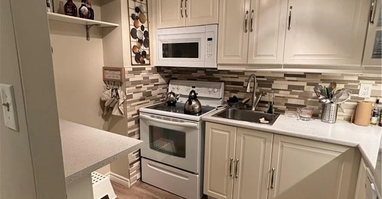 205-975 Warwick Court, Burlington, ON, L7T 3Z7 - 2