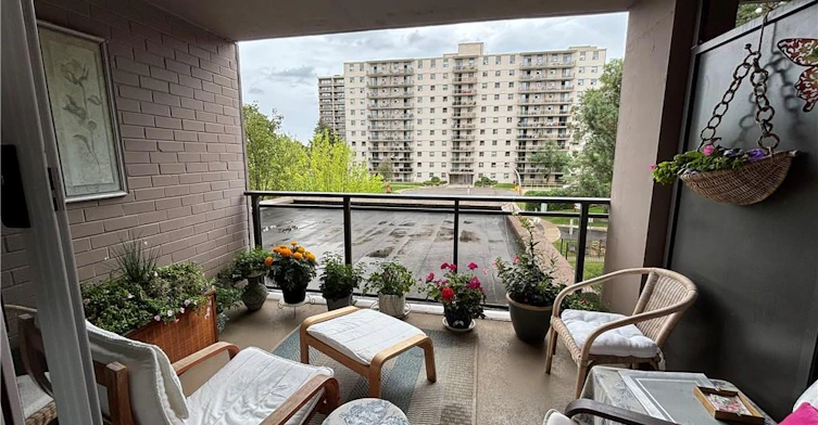 205-975 Warwick Court, Burlington, ON, L7T 3Z7