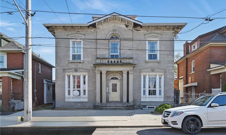 55 Barton Street W