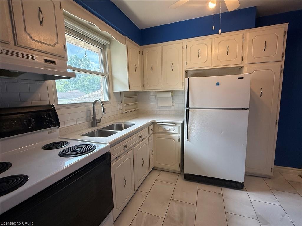 284 Bakersfield Drive, Cambridge, ON, N1R 6X7 - 2