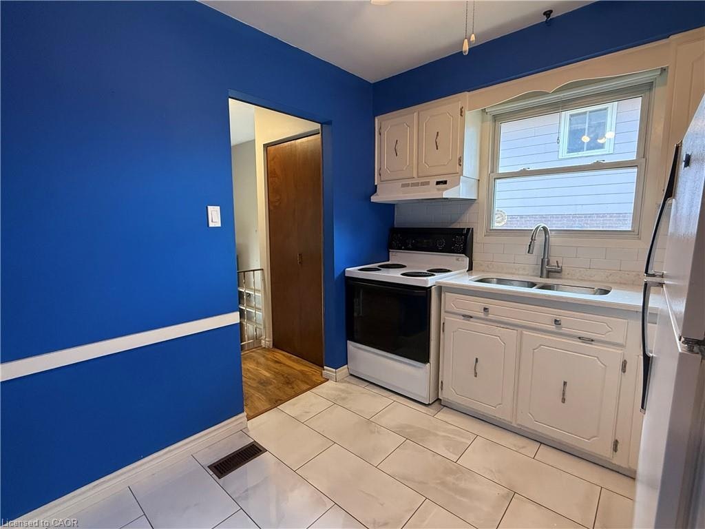 284 Bakersfield Drive, Cambridge, ON, N1R 6X7 - 3